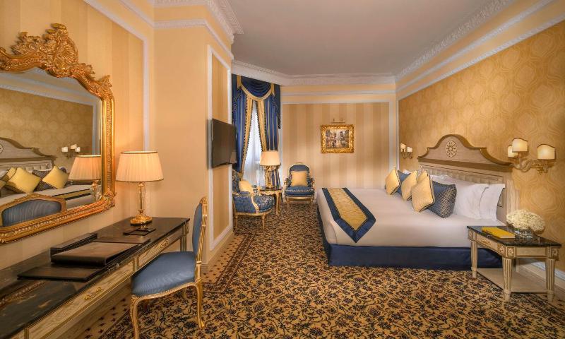 Deluxe One-Bedroom King Suite with Terrace image 1