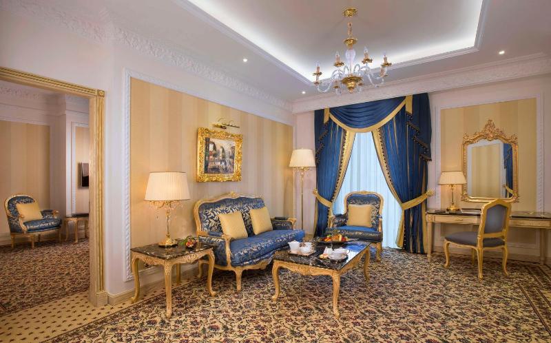 One-Bedroom Apartment with King Bed image 4