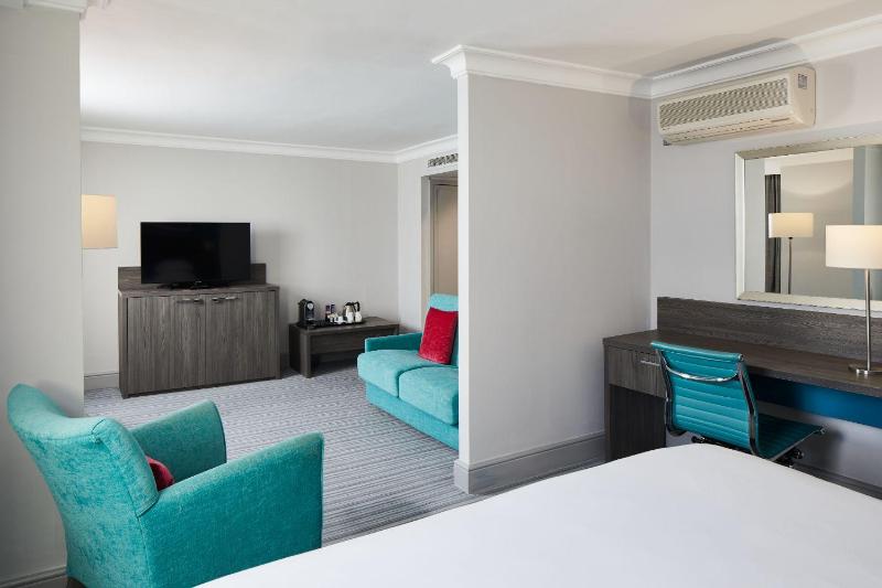 Superior King Room image 4