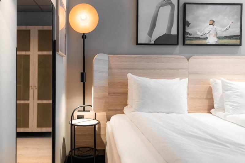 Superior King Room image 3