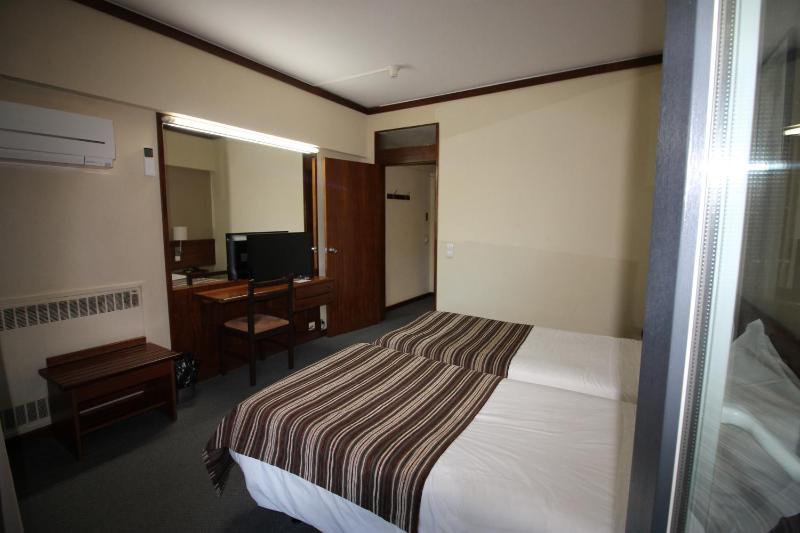 Single Room image 3