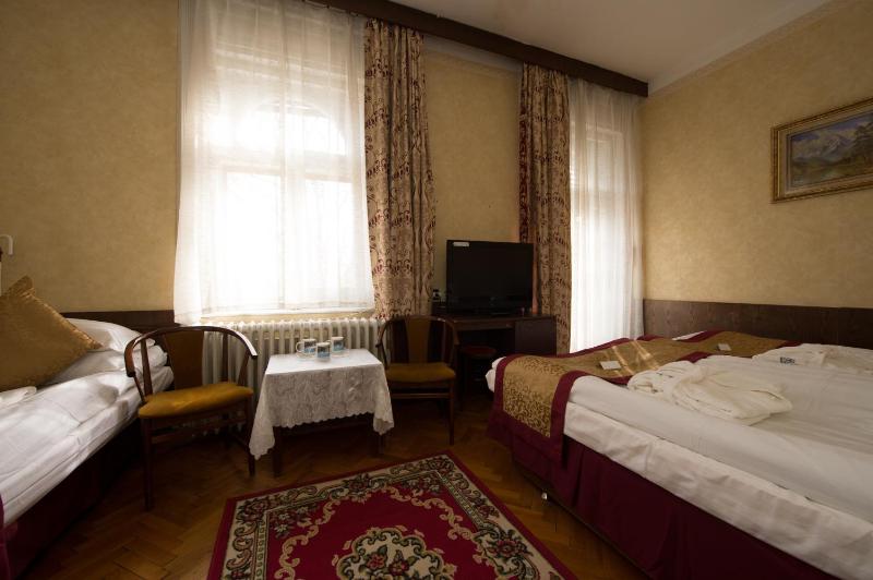 Standard Triple Room image 3
