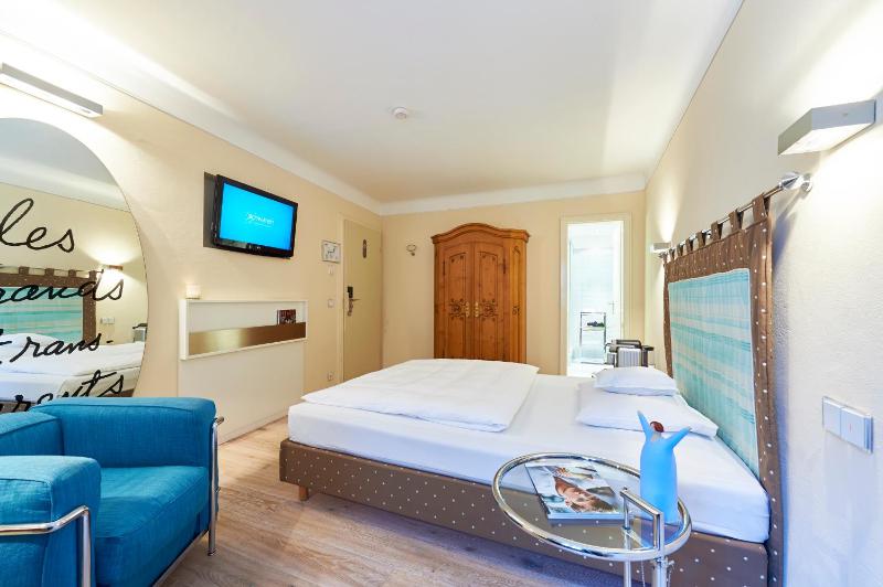 Small Double Room image 2