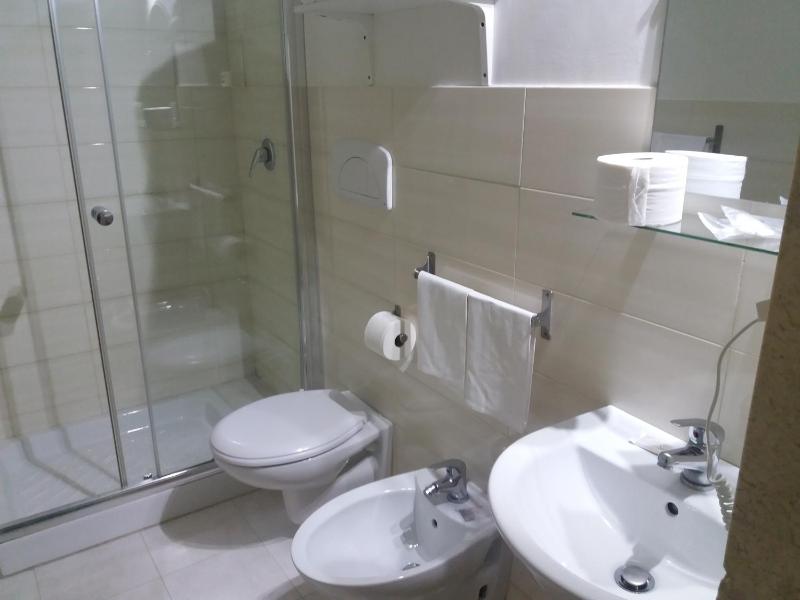Standard Triple Room image 3