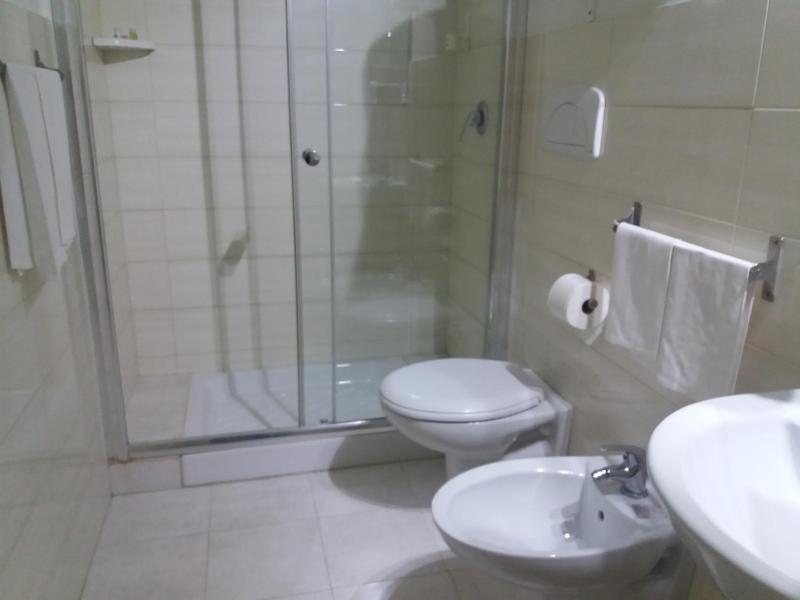 Standard Triple Room image 2