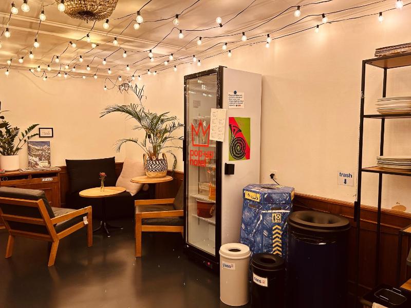 Budget Single Room with Shared Bathroom image 4