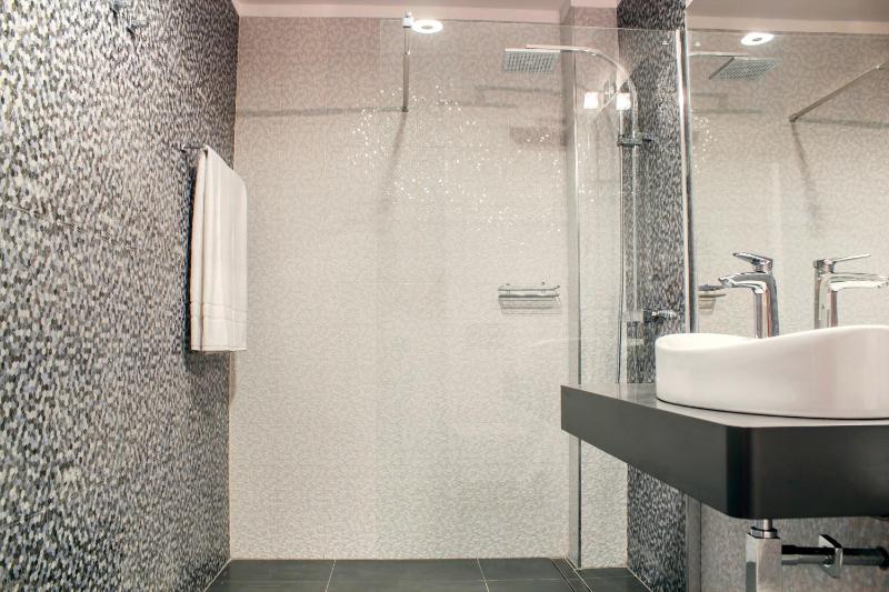 Superior Apartment image 3