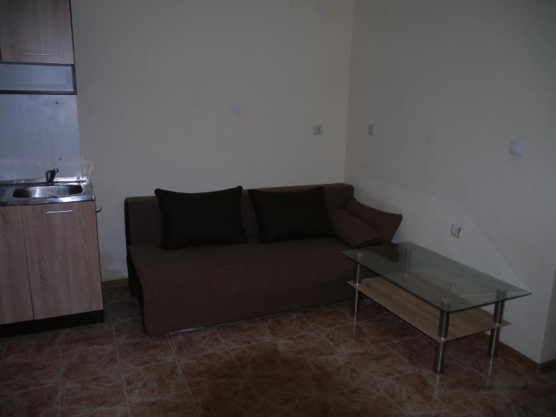 King Studio with Sofa Bed image 3