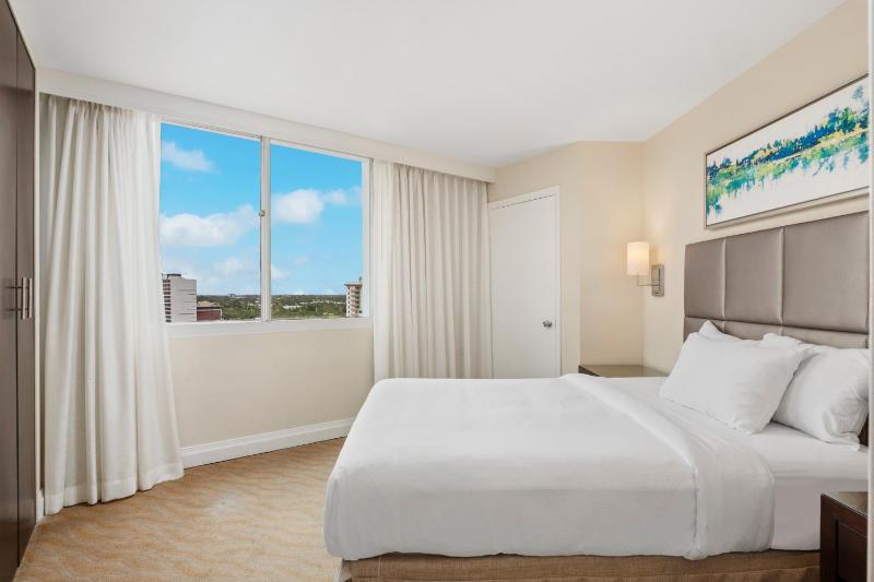 King Suite with Balcony and City View image 3