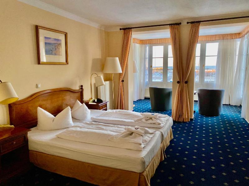Double Room with Sea View image 3
