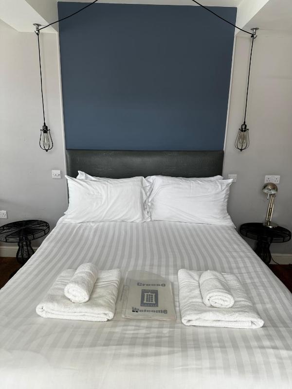 Deluxe King Room image 1