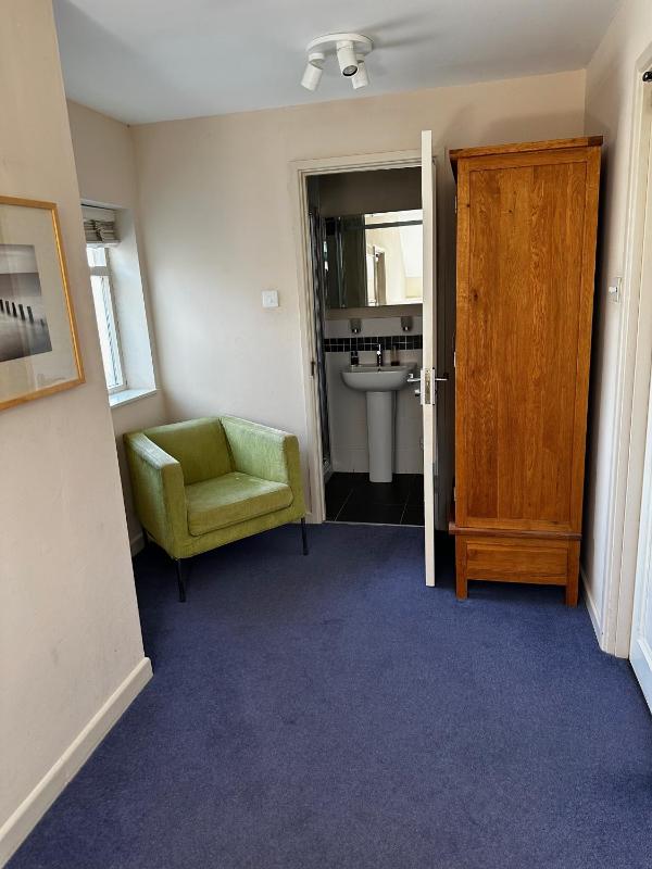 Standard Twin Room image 2