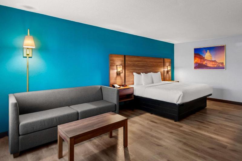 King Room - Non-Smoking image 3