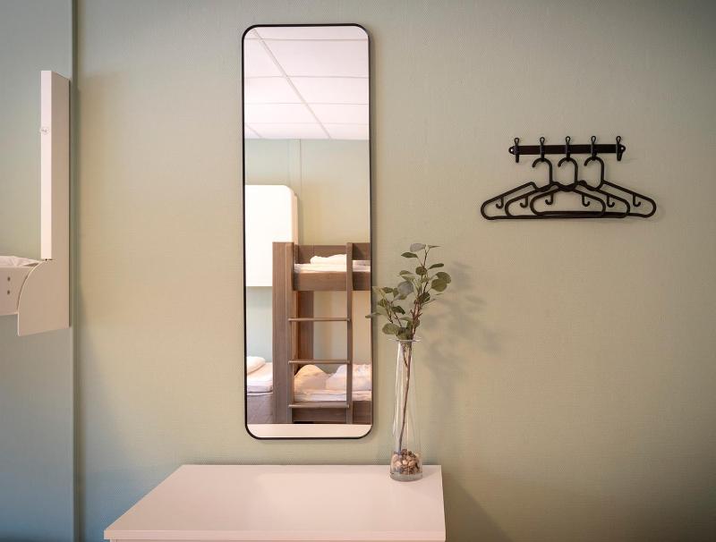 Family Room (6 Adults) with Shared Bathroom image 3