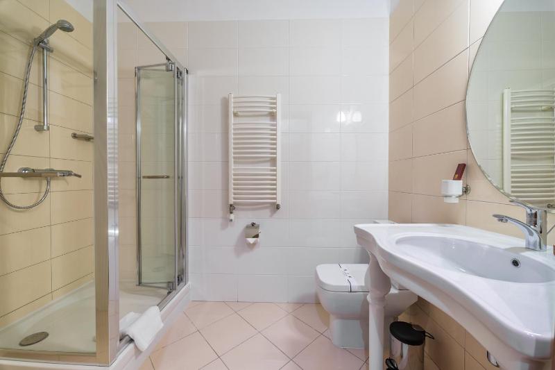 Economy Double Room without Window image 1