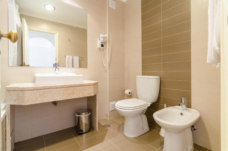 One-Bedroom Apartment with Sea View image 1