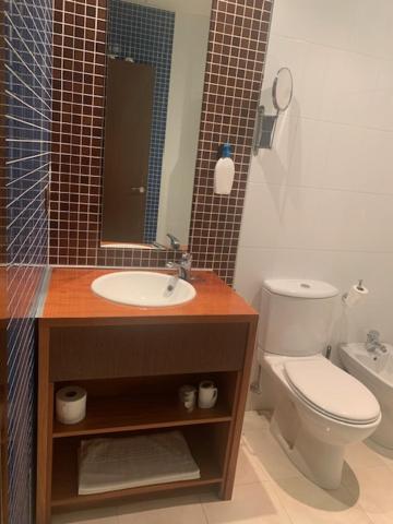 Twin Room image 3