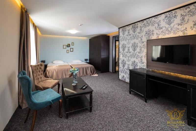 Twin Room image 4