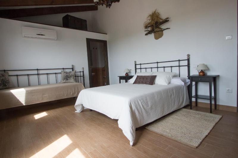 Triple Room with Balcony image 3