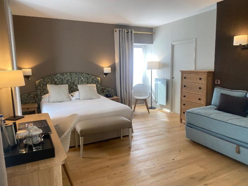 Junior Suite with City View image 1