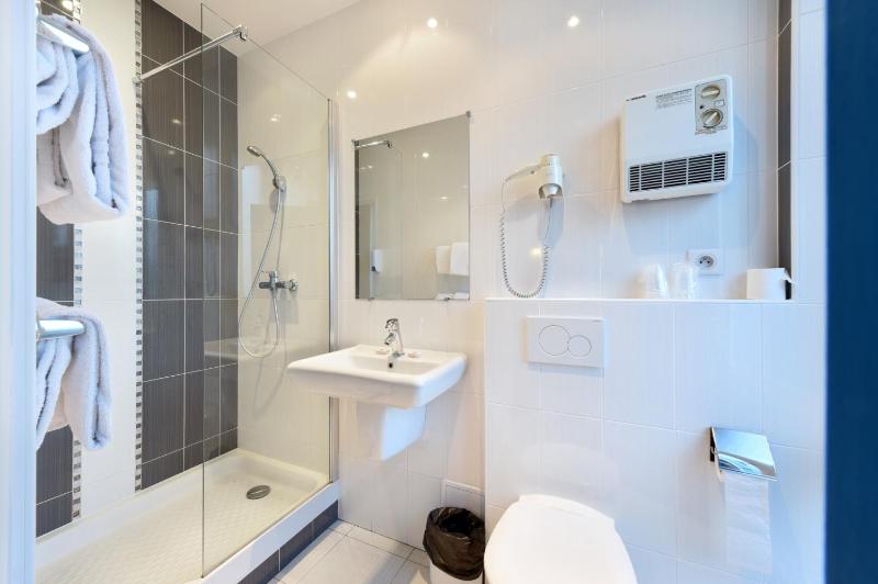 Quadruple Room image 3