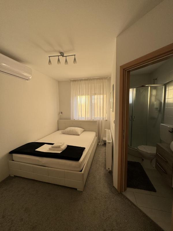 King Room image 1