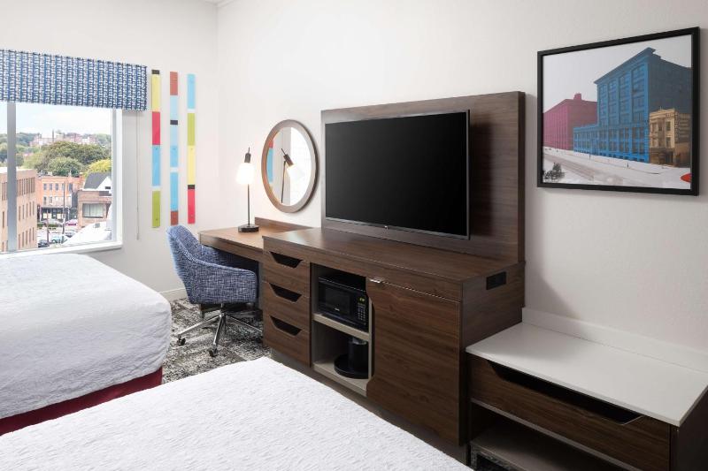 Queen Room with Two Queen Beds image 1