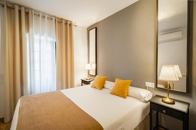 One-Bedroom Apartment image 3