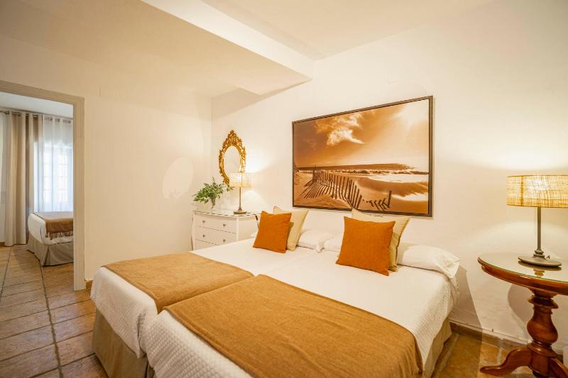 One-Bedroom Apartment image 4