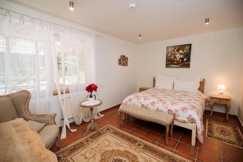 Deluxe Three-Bedroom Villa image 4
