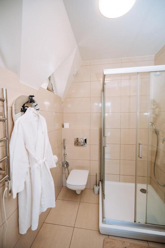 Deluxe Double Room with Balcony image 3