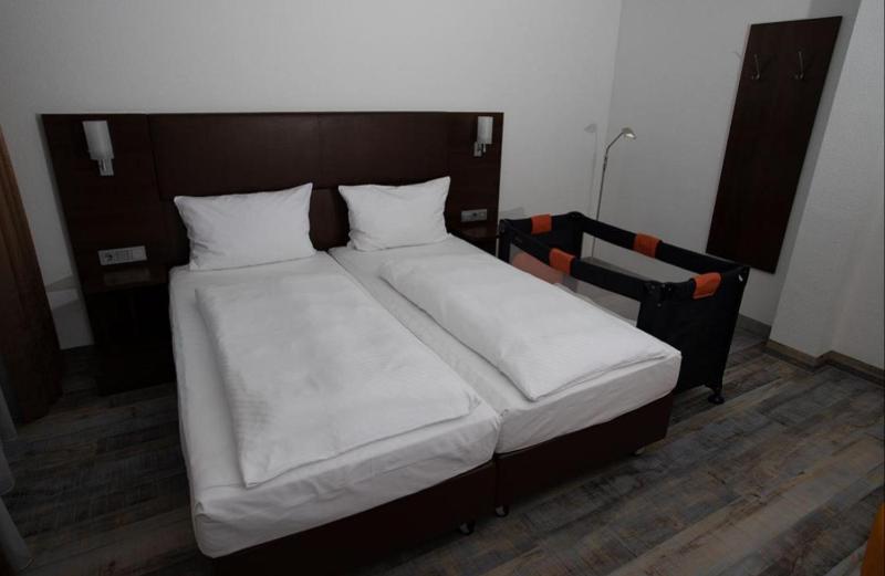 Double Room image 1