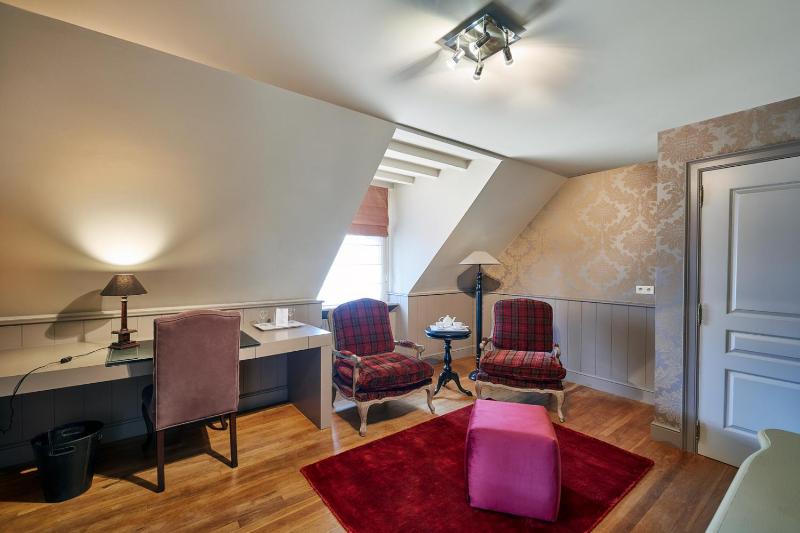 Superior King Suite image 4