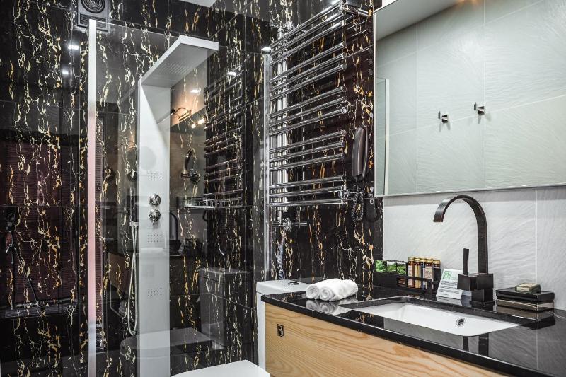 Standard Double or Twin Room image 4