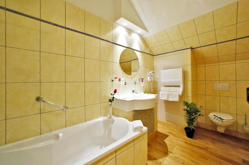 Standard Double Room (2nd Floor) image 4