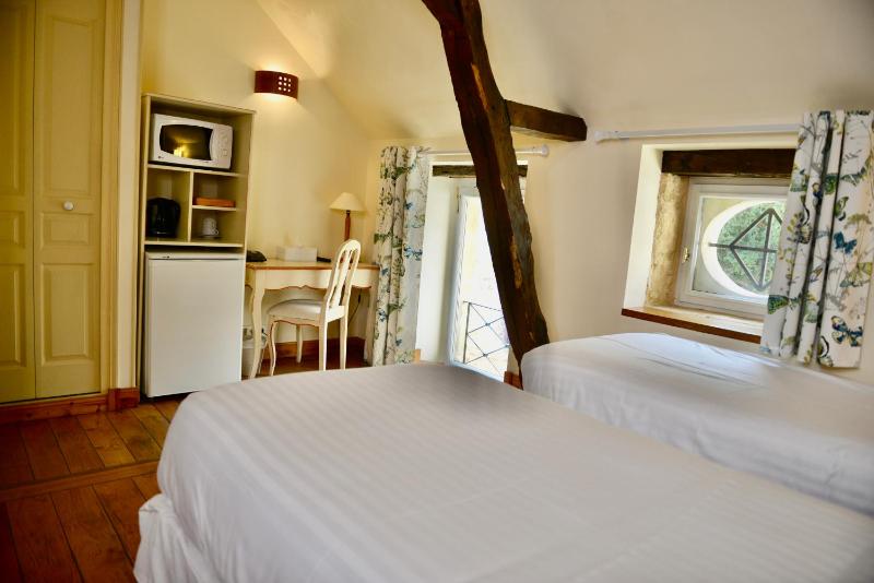 Large Double Room (2nd floor) image 4