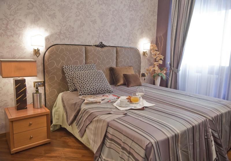 Twin Room image 1