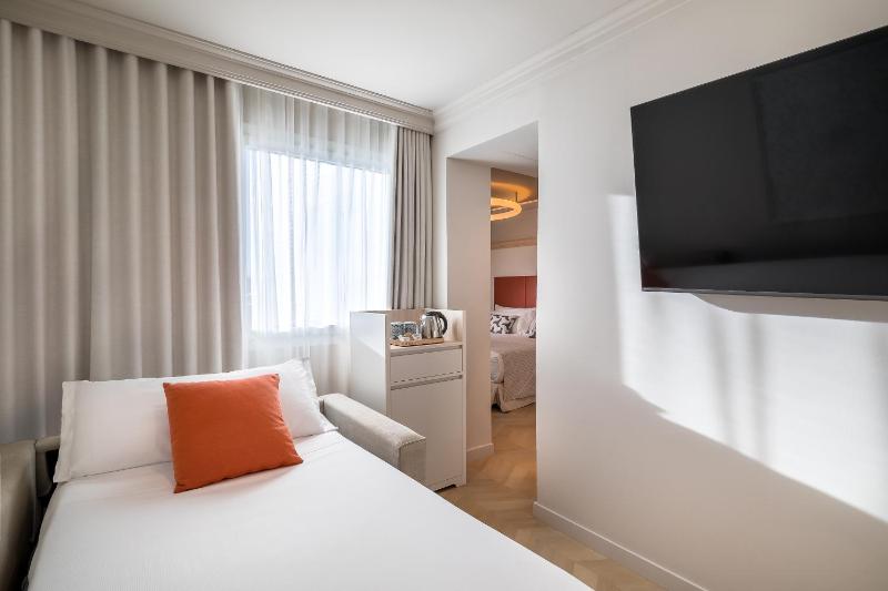Triple Room (2 Adults + 1 Child ) image 4