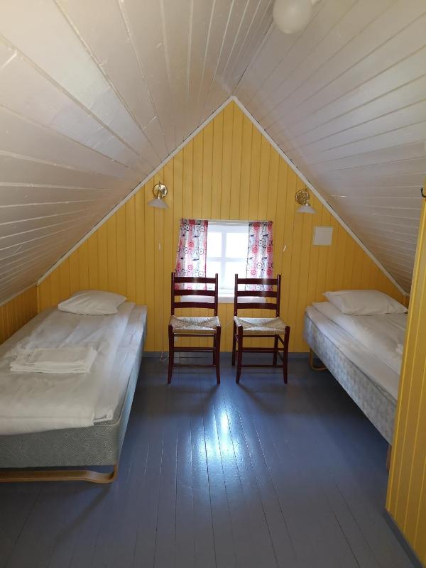 One-Bedroom Cottage with Sleeping Loft image 3