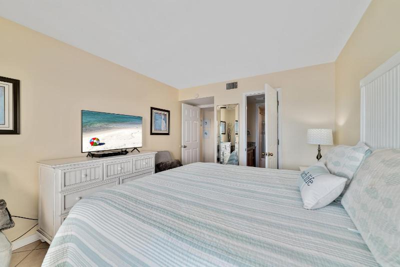 Surfside Shores 1503 - image 17