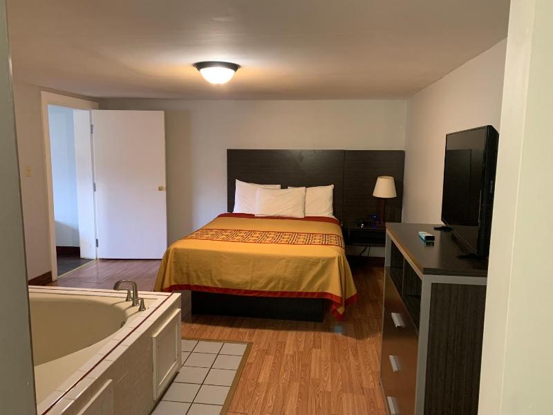 Pigeon Forge Parkway Inn - image 13