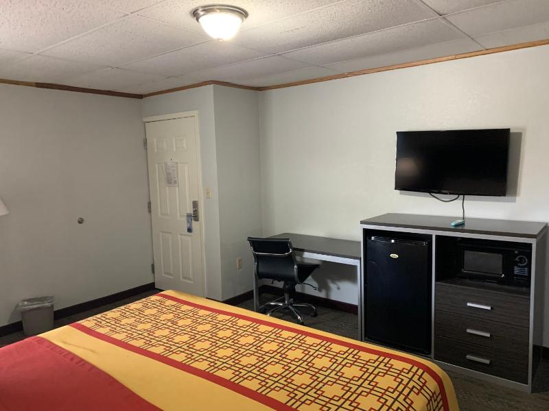 King Room - Non-Smoking image 2