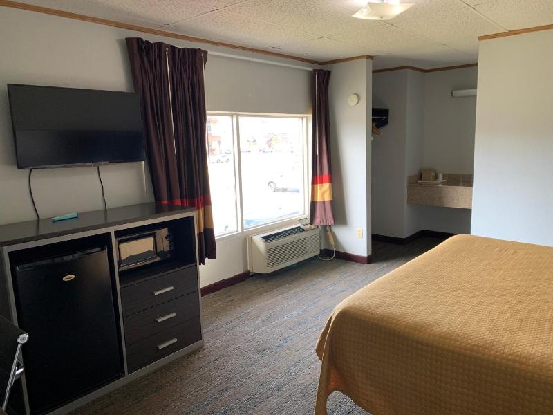 Pigeon Forge Parkway Inn - image 19