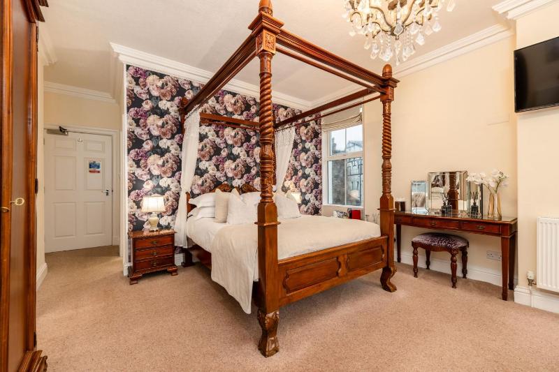 Wheatlands Lodge-Windermere - Award Winning - Adult Only - Free Car Park - image 8