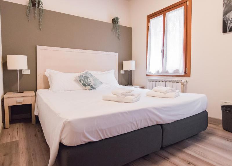 Double Room with Private External Bathroom image 1