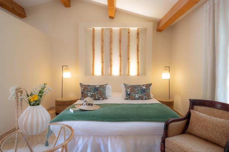 Deluxe Double Room image 4