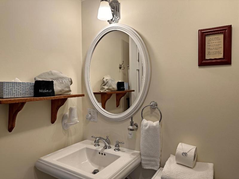 King Room image 3