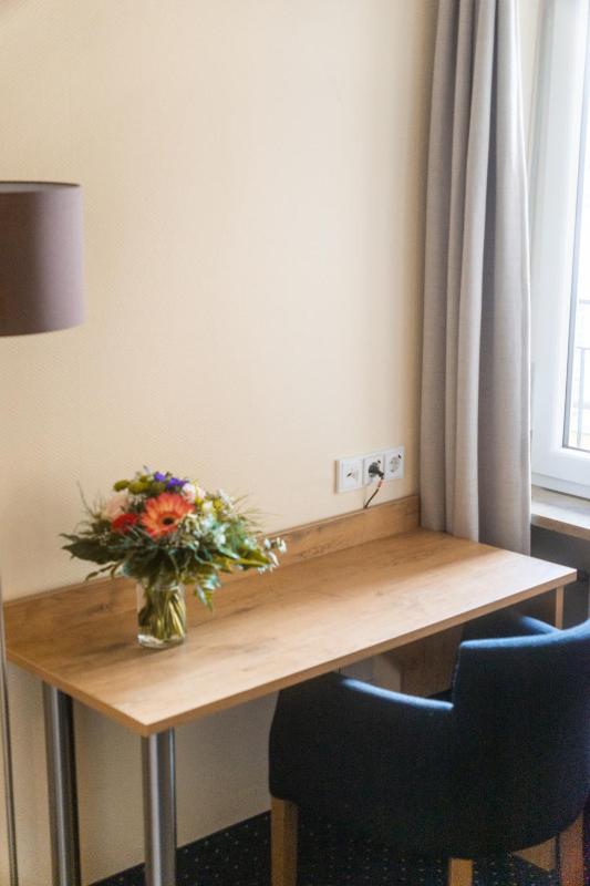 Business Double Room image 2