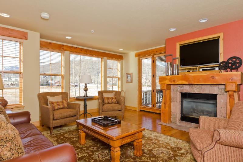 One-Bedroom Apartment image 2