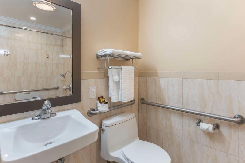 King Room - Disability Access - Non-Smoking image 2